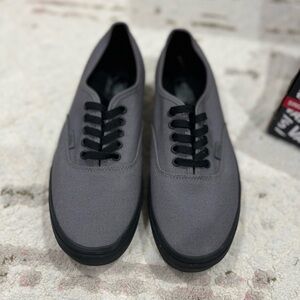 Vans Men’s Authentic Black Hot Sale！